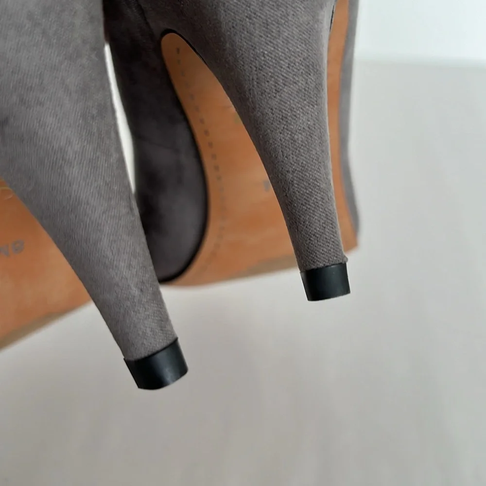 J. Renee Idrease Pump Gray Suede size 8 - Picture 11 of 13